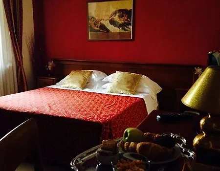 Отель Borgo Antico 3*